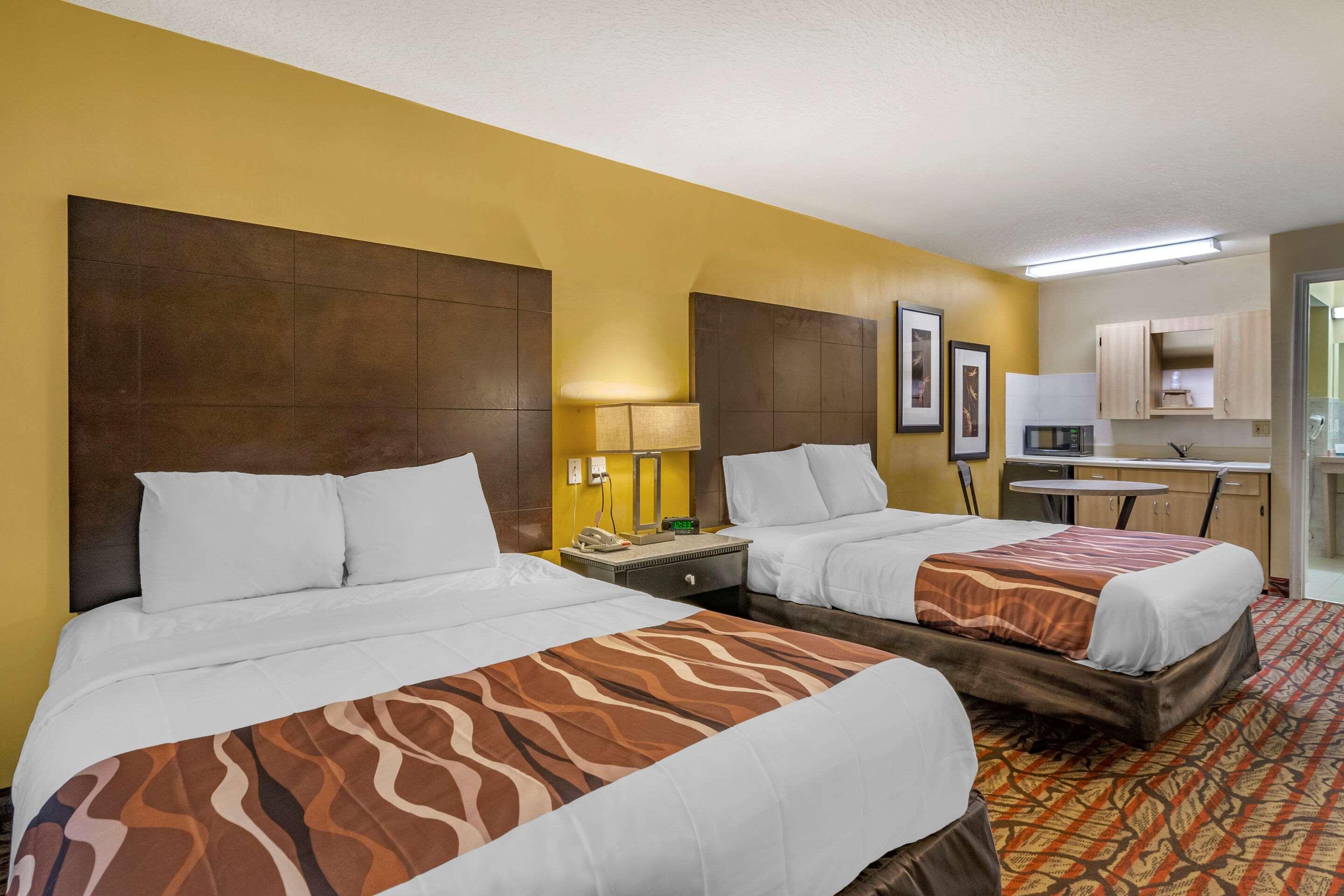 Rodeway Inn Central Clearwater Beach Buitenkant foto