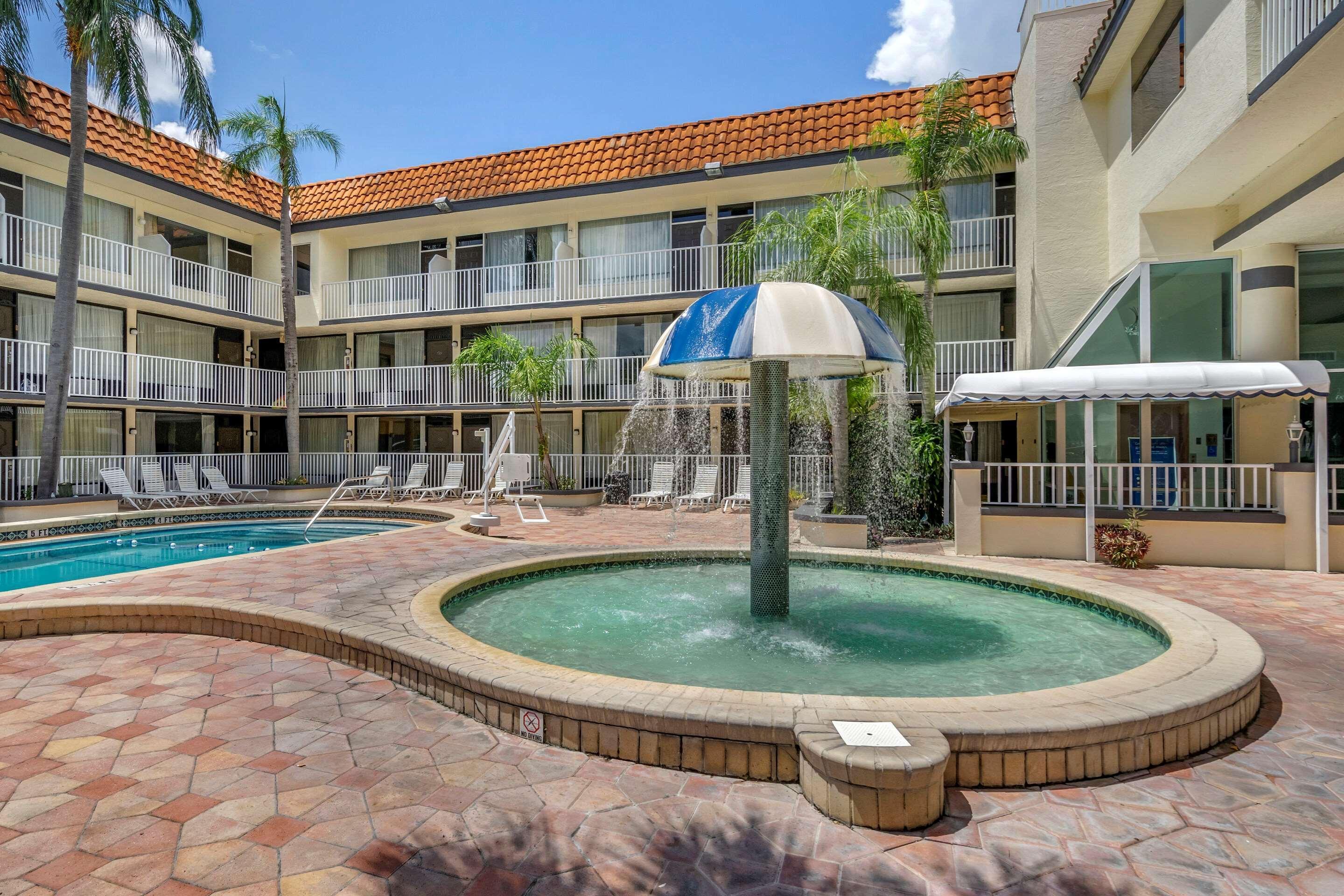 Rodeway Inn Central Clearwater Beach Buitenkant foto