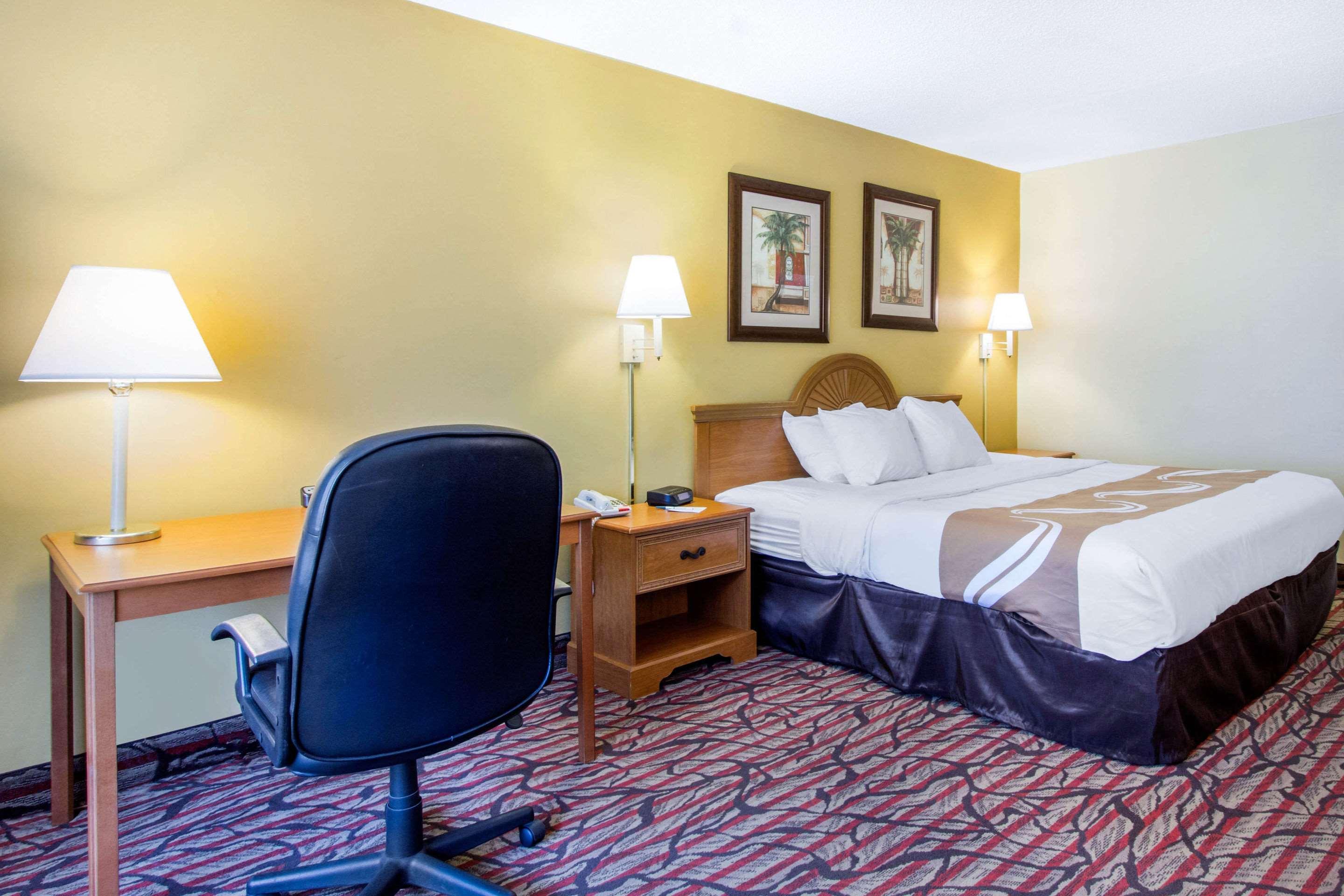Rodeway Inn Central Clearwater Beach Buitenkant foto