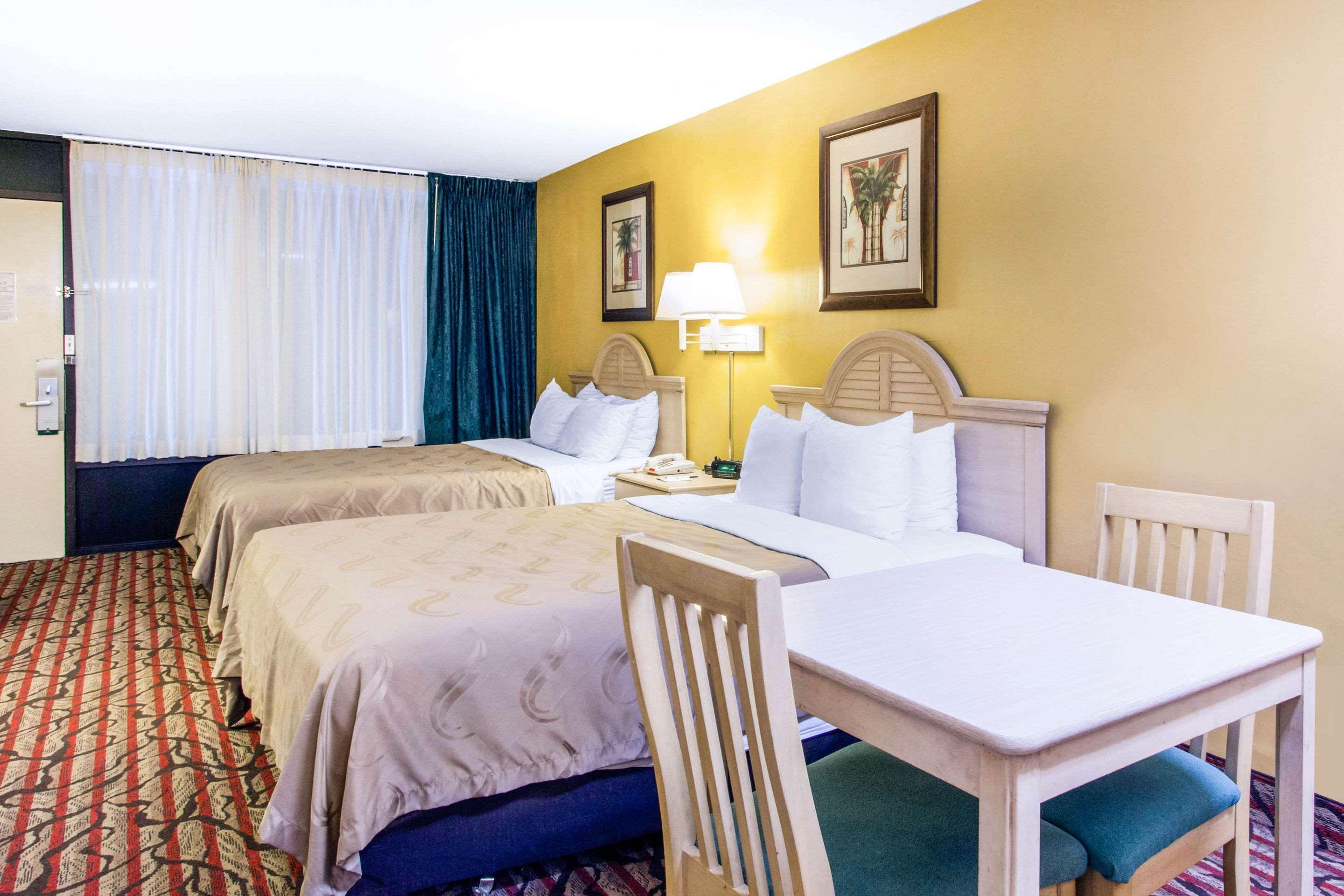 Rodeway Inn Central Clearwater Beach Buitenkant foto