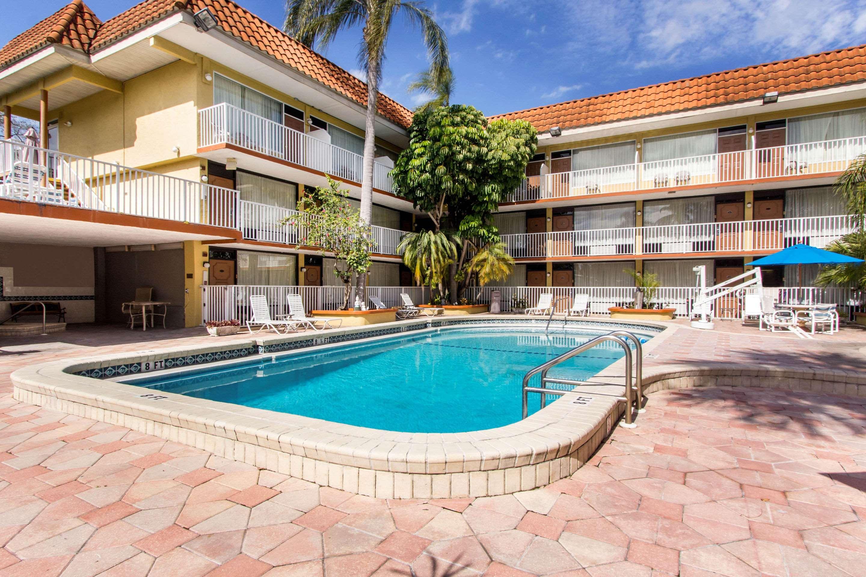 Rodeway Inn Central Clearwater Beach Buitenkant foto